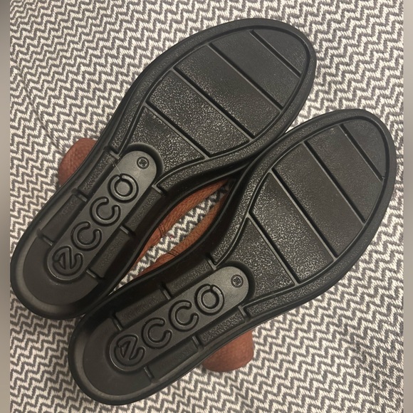 ECCO Women's Skyler Side Zip Ankle Bootie-Gently Worn! - Picture 4 of 4